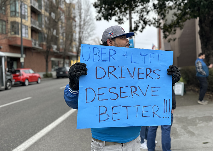 Good Morning, News: Rideshare Drivers Want Better Treatment, The Uncertain Future of Daylight Saving Time in Oregon, and DO NOT GO TO RARE REPTILE SHOWS!